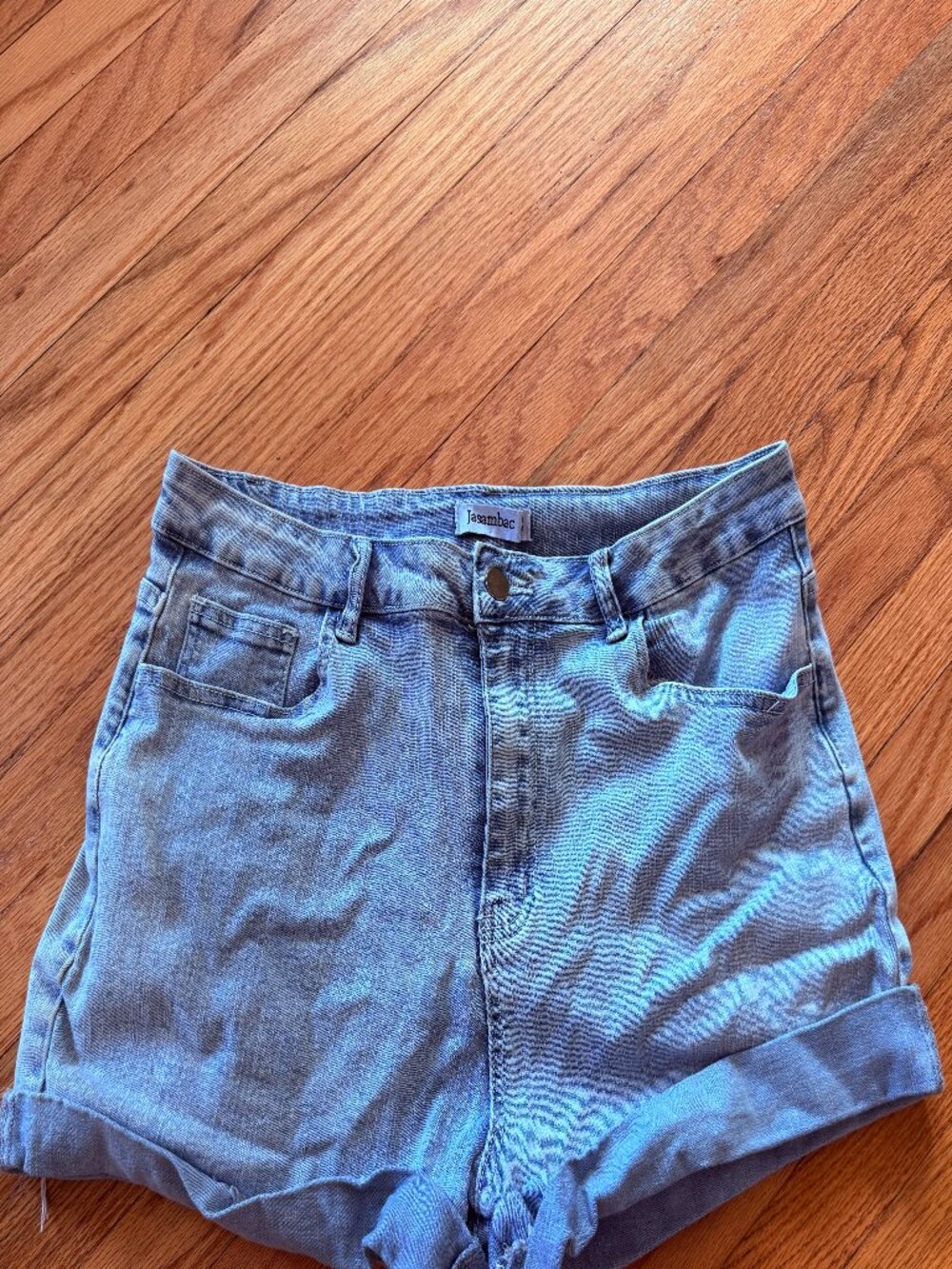 Stretchy lightwash jean shorts